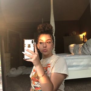 Meet your Posher, Alana